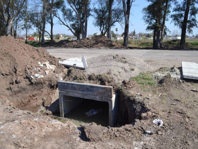 Llaryora supervisó obras hídricas en la ciudad