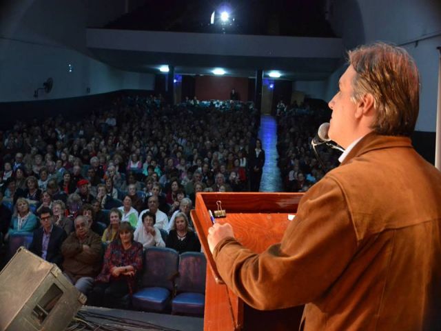A teatro lleno se festejo el Día Internacional del Adulto Mayor