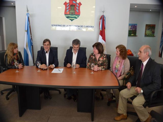 Firmaron convenio para construir el jardín de infantes de la escuela Mitre