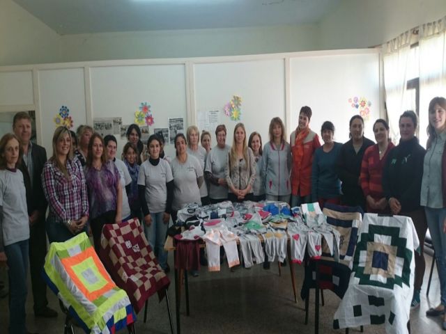 Entregaron prendas confeccionadas en el Taller de Costura Municipal a guarderías municipales