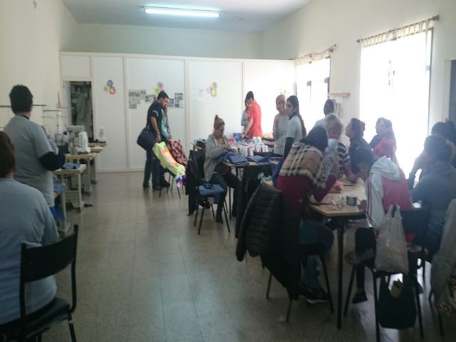 Entregaron prendas confeccionadas en el Taller de Costura Municipal a guarderías municipales