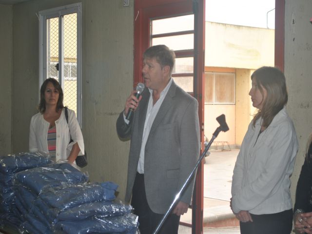 El municipio entregó guardapolvos de trabajo al Ipet 264