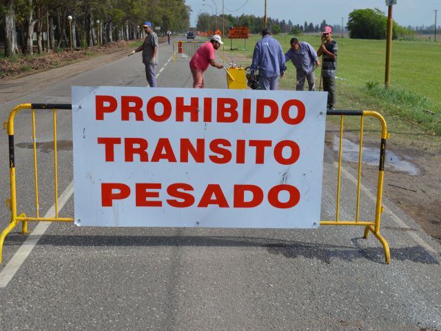 El municipio coloca lomos de burro en Av. Maipú