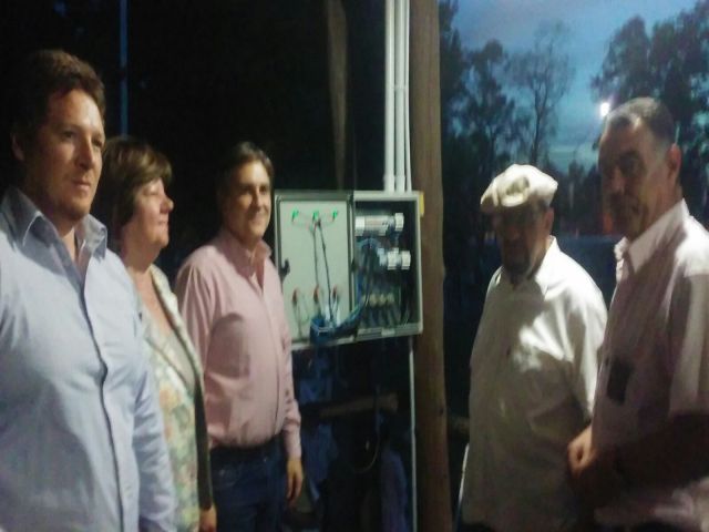 Llaryora participó de la inauguración del sistema lumínico de El Matrero