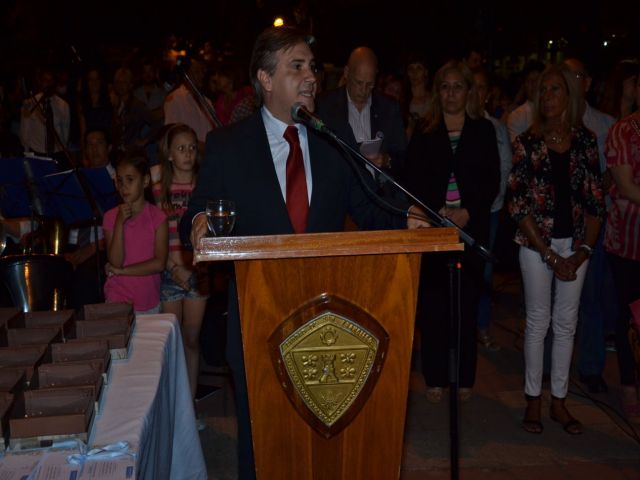 El municipio homenajeó a egresados en la tradicional Retreta de Bandas
