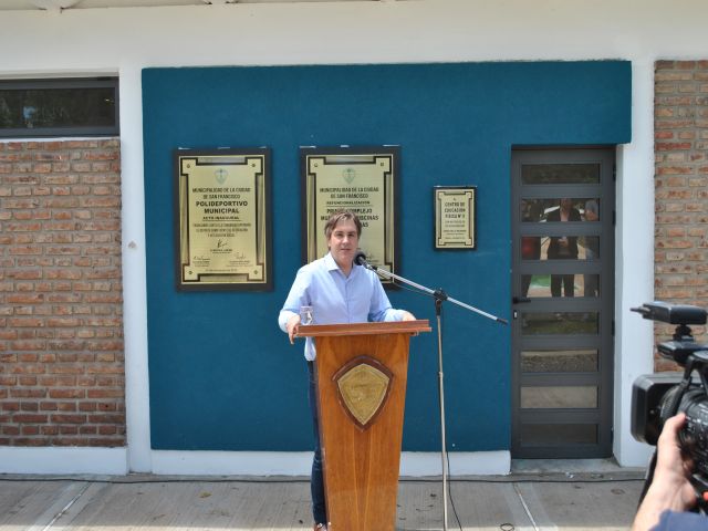 Llaryora inauguró el Polideportivo Municipal San Francisco
