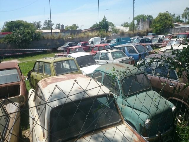 Se llevó a cabo el remate de motos y autos 