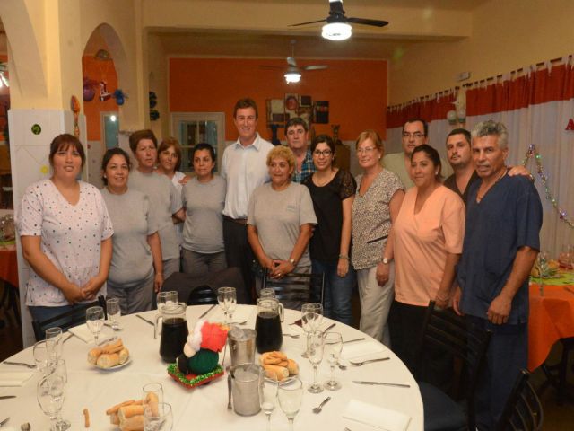 El Hogar Enrique J. Carrá celebró fin de año con el intendente