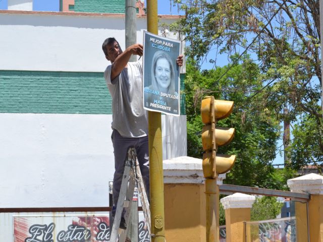 Continúa la limpieza de propaganda política 