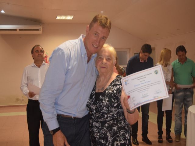 García Aresca entregó certificados a jubilados que participaron de talleres municipales
