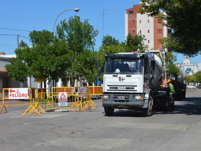 Continúa el Plan Integral de Bacheo y distintas tareas por la ciudad 