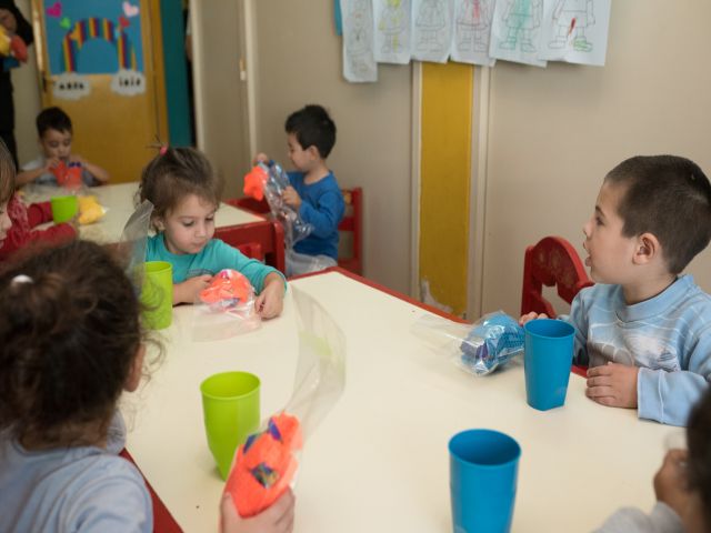 Repartieron huevos de pascuas y visitaron la refuncionalizada guardería de Bº La Milka 