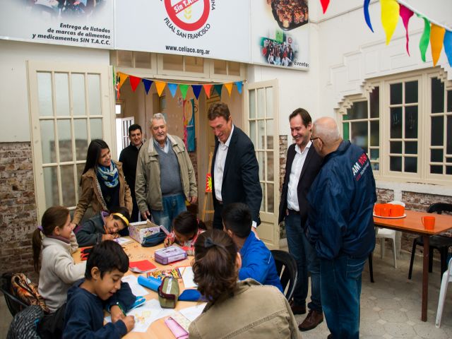 El intendente García Aresca entregó subsidio a La Luciérnaga