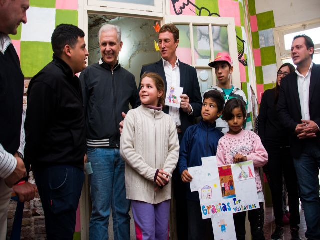 El intendente García Aresca entregó subsidio a La Luciérnaga