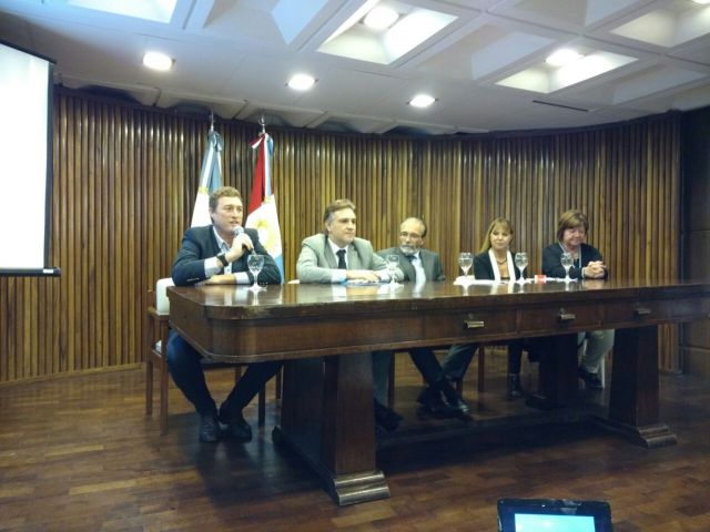 El intendente García Aresca firmó el convenio para la construcción de la nueva cloaca máxima  