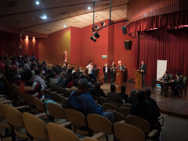 García Aresca entregó tarjetas sociales a 800 beneficiarios de la ciudad