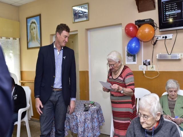 García Aresca visitó el Hogar de Ancianos Dihel de Sienra en su 23º aniversario