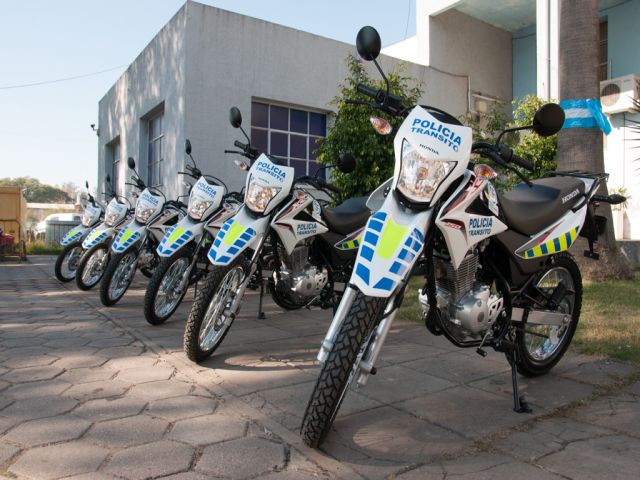 García Aresca entregó 6 nuevos motovehículos para Policía de Tránsito 