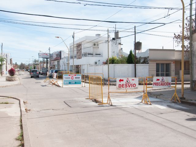 García Aresca supervisó trabajos de bacheo y adoquinado