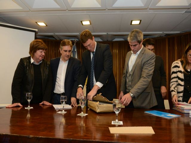 El intendente García Aresca estuvo en la apertura de sobres para licitar sistematización de desagües pluviales