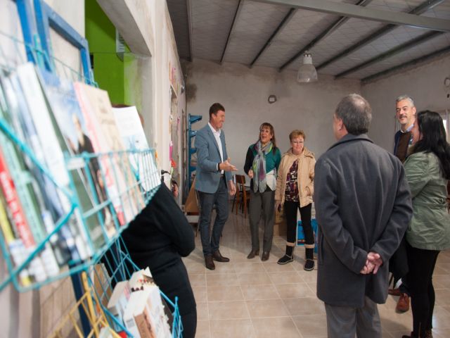 El intendente García Aresca  entregó subsidio a biblioteca popular Mariano Moreno 