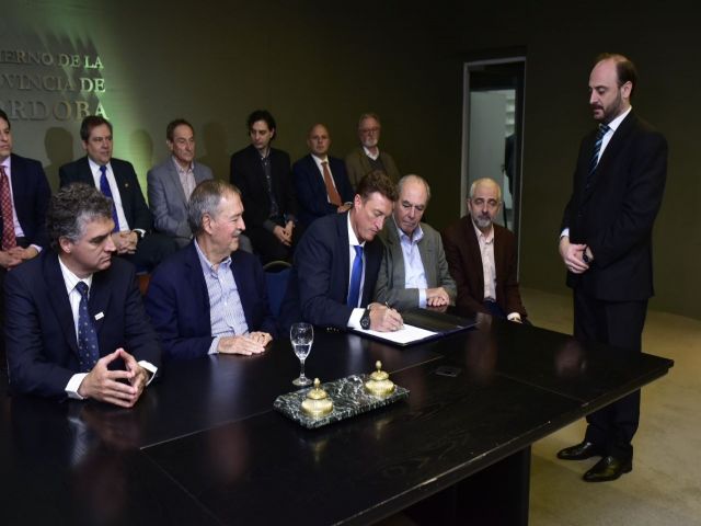 Municipio y  provincia firmaron convenio con Lear para su radicación en San Francisco 