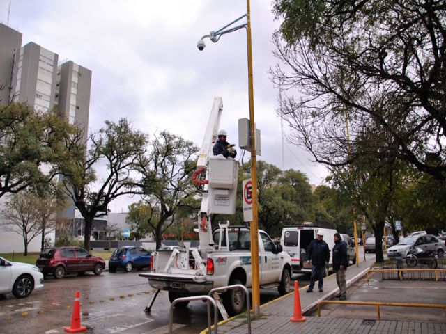 Instalan más cámaras de seguridad en la ciudad