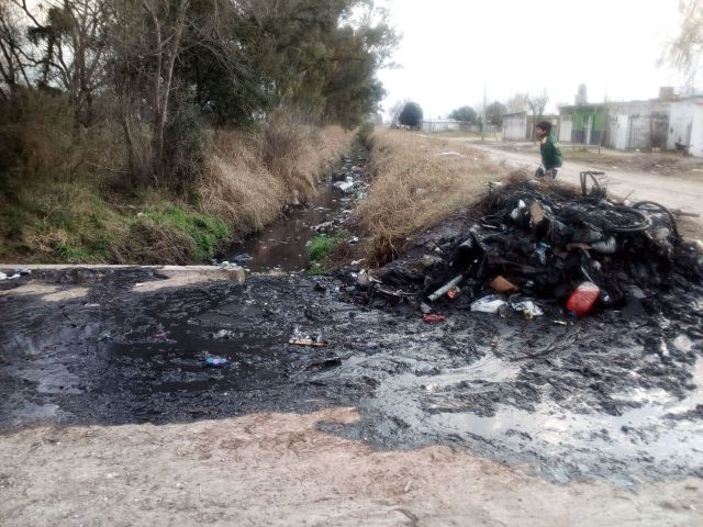 Continúa la limpieza de canales en distintos sectores de la ciudad