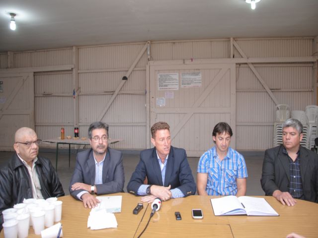 EMUGAS entregó ayuda económica al Centro Vecinal B° Hospital para concluir la red de gas natural