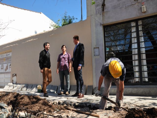 García Aresca supervisó la obra de gas en barrio Hospital 