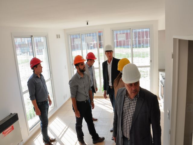 El intendente García Aresca recorrió las obras de las 432 viviendas del plan Procrear 