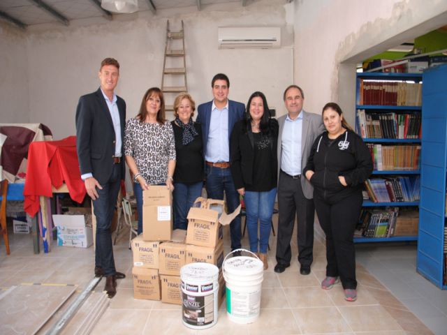 García Aresca visitó la biblioteca popular Mariano Moreno 
