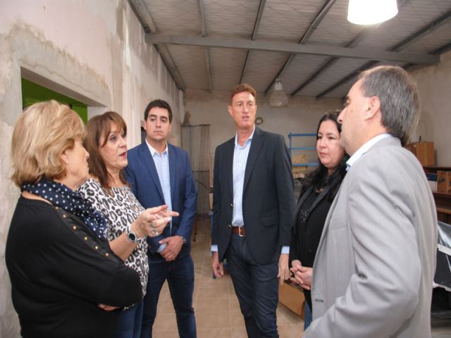 García Aresca visitó la biblioteca popular Mariano Moreno 