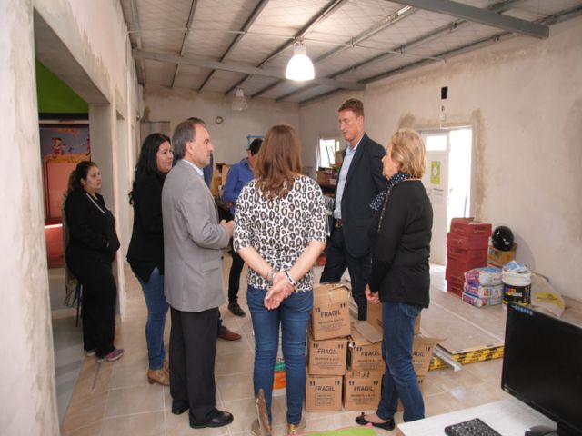 García Aresca visitó la biblioteca popular Mariano Moreno 