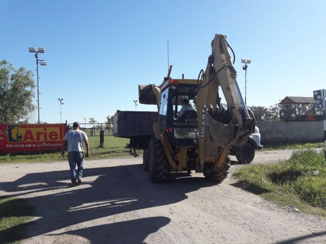 Limpieza de minibasurales y arreglo de calles de tierra 