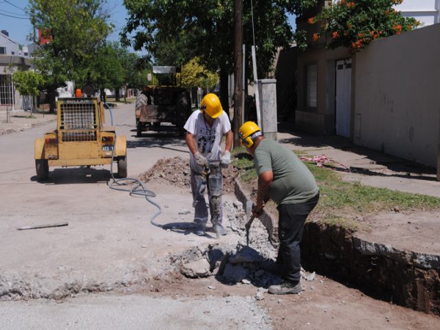 Comenzó la pavimentación del cruce ferroviario de Pueyrredón y Deán Funes