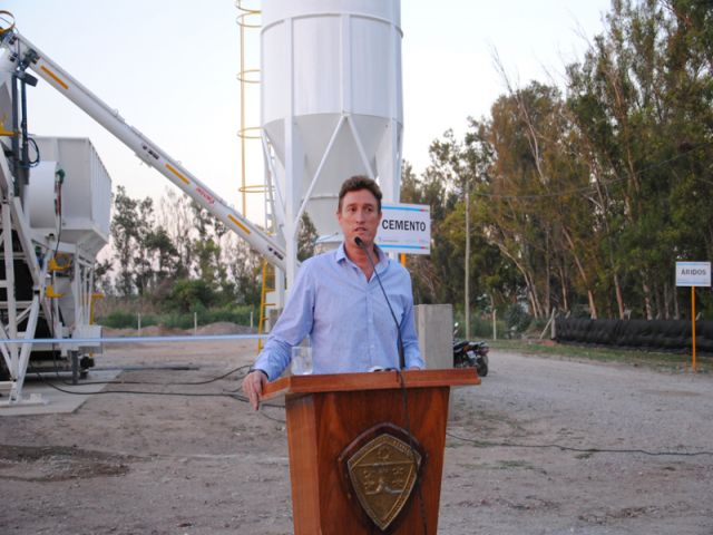García Aresca inauguró la primera hormigonera municipal