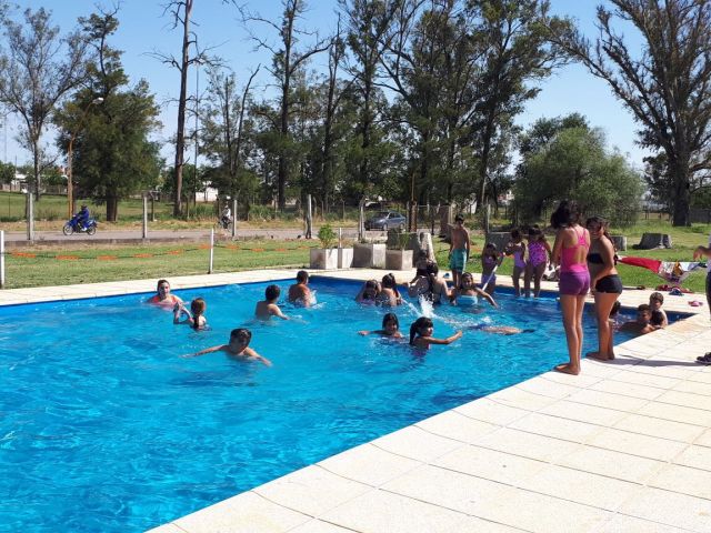 Inició la Temporada de Verano 2017/2018 en el Polideportivo Municipal 