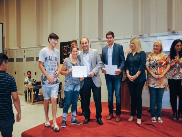 El municipio entregó certificados a egresados de los cursos de capacitación laboral