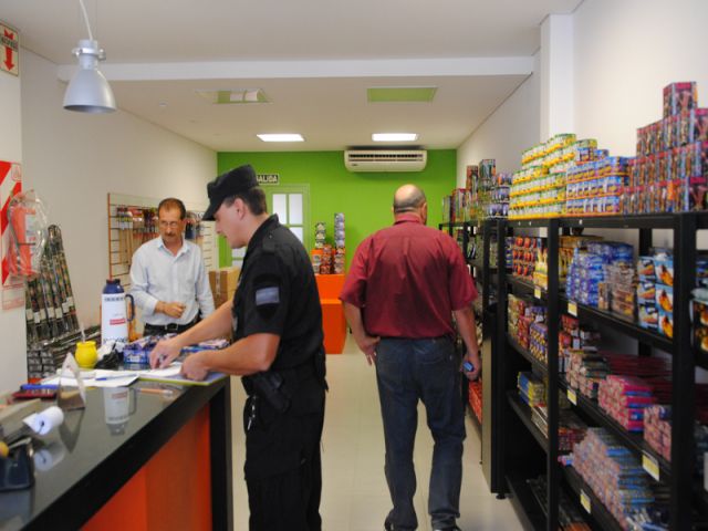 El municipio controló la venta de pirotecnia