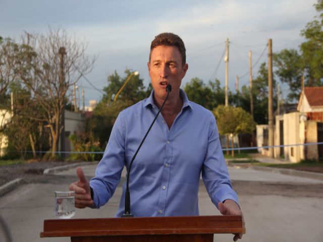El intendente García Aresca inauguró oficialmente la primera obra realizada con la Planta Hormigonera Municipal