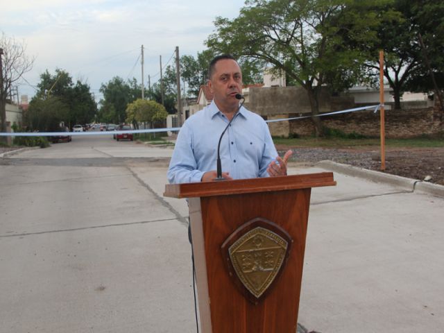 El intendente García Aresca inauguró oficialmente la primera obra realizada con la Planta Hormigonera Municipal