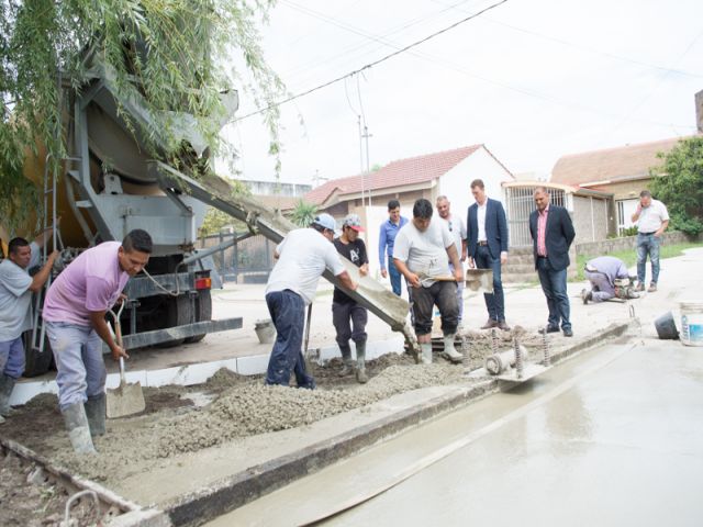 Se avanza en la pavimentación del cruce de vías de calle España