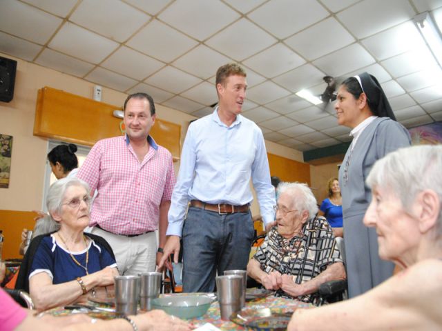 El Hogar Diehl de Sienra celebró fin de año con el intendente