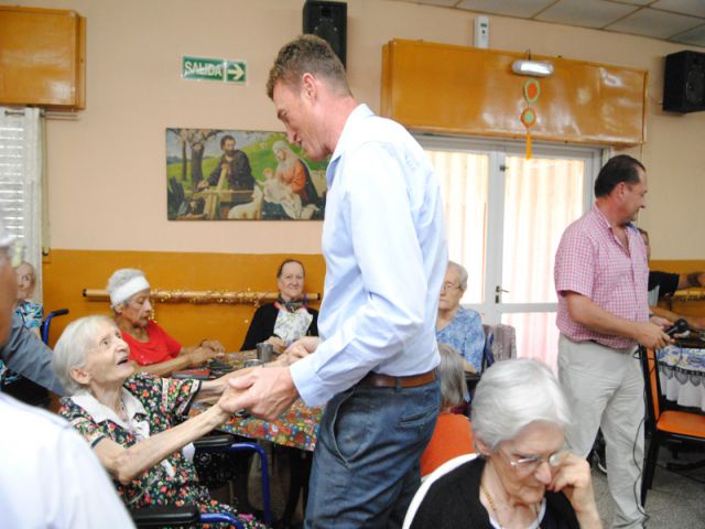 El Hogar Diehl de Sienra celebró fin de año con el intendente