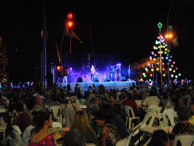 Música, ritmo y color en la cuarta noche del ciclo La Peatonal de la 25