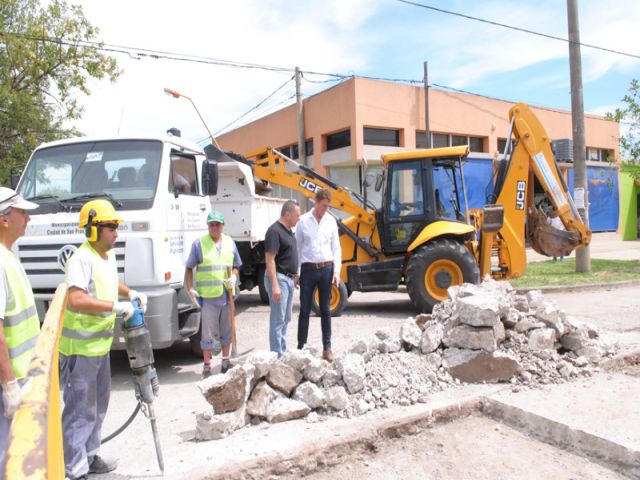 En distintos sectores de la ciudad se continúa con los trabajos de bacheo