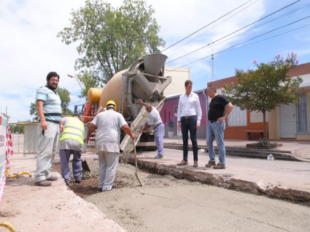 En distintos sectores de la ciudad se continúa con los trabajos de bacheo