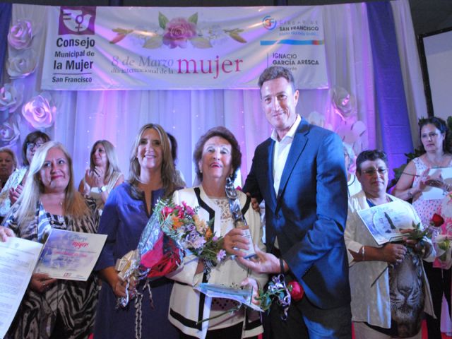 Se homenajeó a las mujeres y eligió a la Mujer del Año