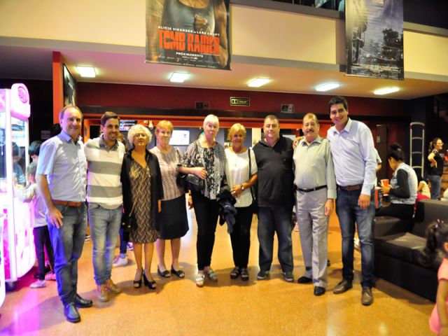 Los adultos mayores y sus nietos disfrutaron gratis de una tarde de cine 